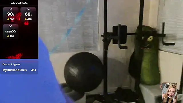 Blondiewithanass live cam