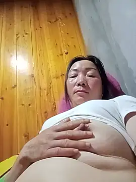 Regina_08 live cam on StripChat