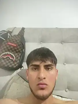 Alejandrotorres23232 live cam on StripChat