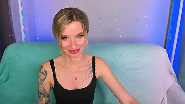 AlinaLovelyX live cam on StripChat