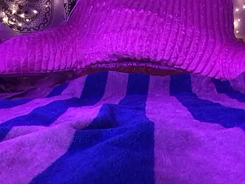 sexy_ebony_bunney (F young) - Ill drink a shot glass of pussy juice 🧃