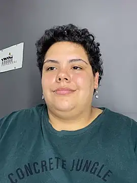 Hailey_Curvy