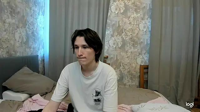Ash_Foxglove live cam preview