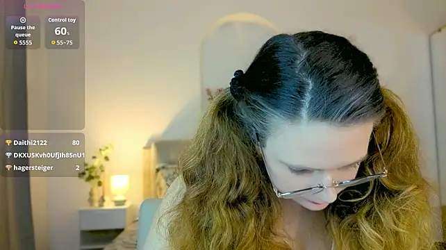 _Shy_bunny_ live cam on StripChat