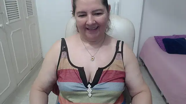 leonela_69 live cam on StripChat