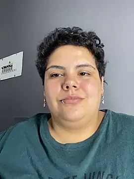 Hailey_Curvy