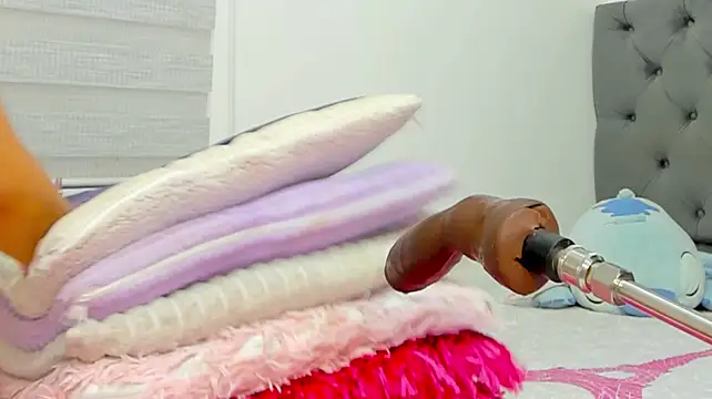 Elizabeth_18_ live cam on StripChat
