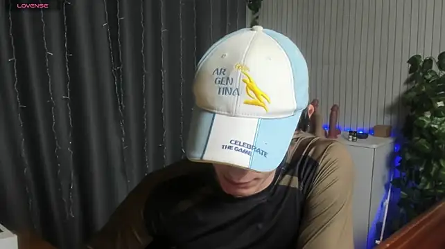 James2Inked live cam on StripChat