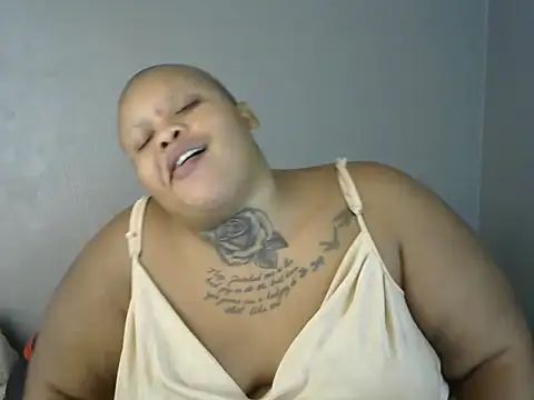 Taraj_thee_thick live cam on StripChat