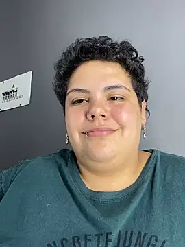 Hailey_Curvy