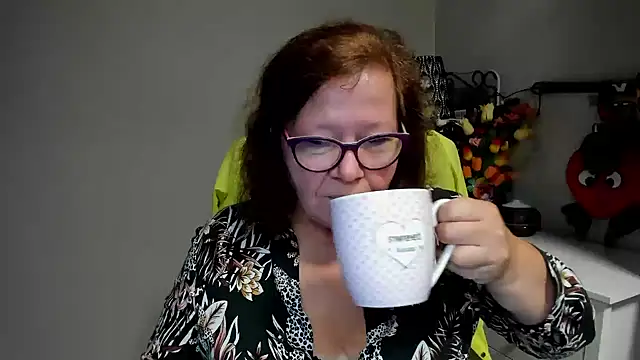 Adelewildx live cam on StripChat