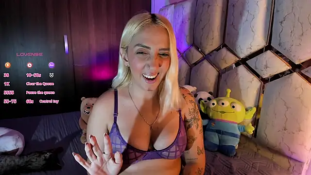 Amanda_klaire live cam on StripChat