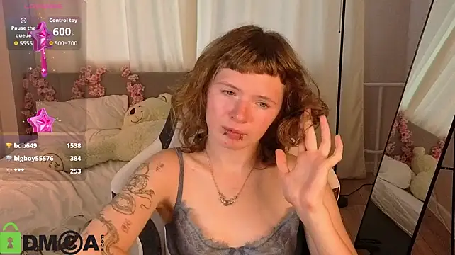 VioletDesiree live cam on StripChat