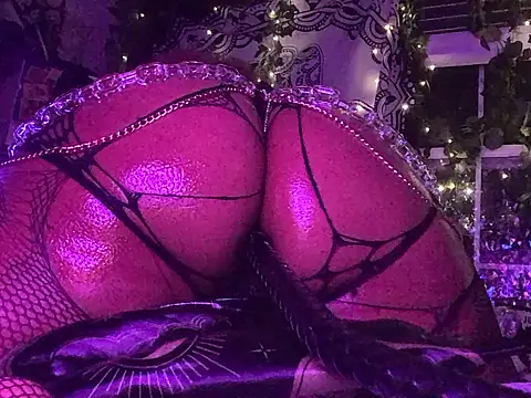 sexy_ebony_bunney (F young) - Ill drink a shot glass of pussy juice 🧃