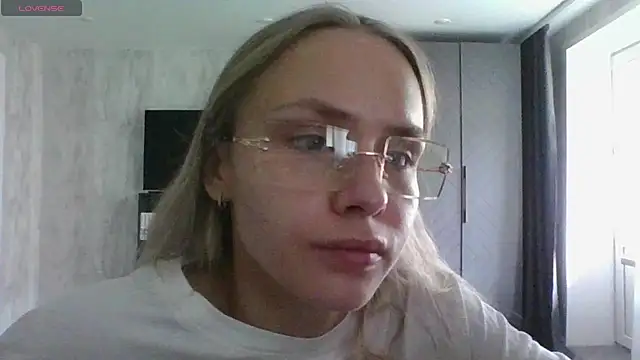 Annie_Cohn live cam on StripChat
