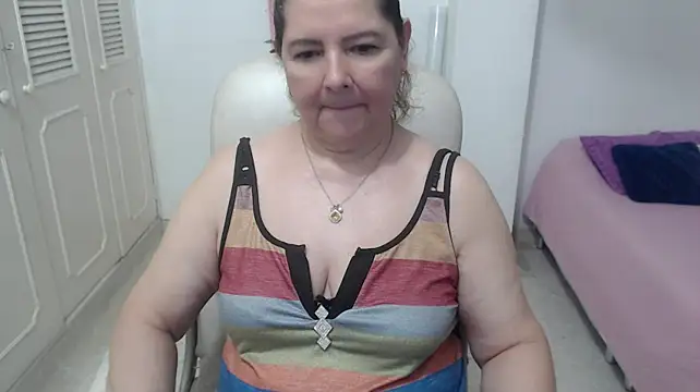 leonela_69 live cam preview