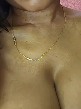 LovelyrRani11 live cam preview