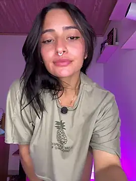 NandaVixen live cam on StripChat