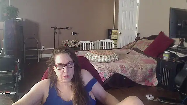 Ireallysquirt live cam on StripChat