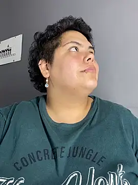 Hailey_Curvy