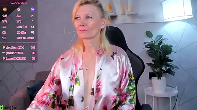 Julie_Lucas