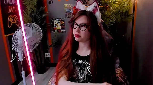 CarolGiggly live cam on StripChat