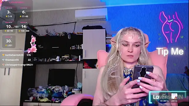 mischellemeow13 live cam on StripChat