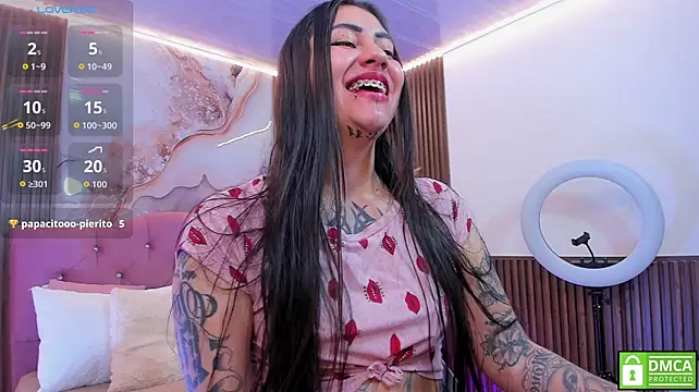 Kiara_tay live cam on StripChat