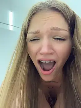 StreetSquirt live sex cam