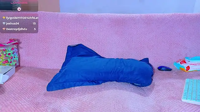 isabelle_adj live cam preview
