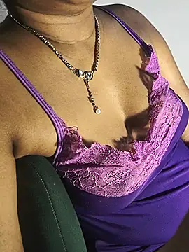 DIRTYSECRET_QUEEN_07