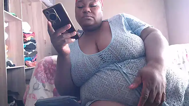 MATUREBUSSTY live cam preview