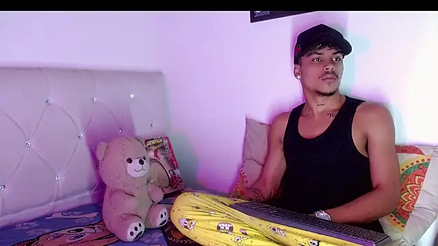 Angel_foxc13 live cam preview