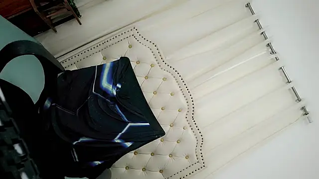 Itsbabytira live cam preview