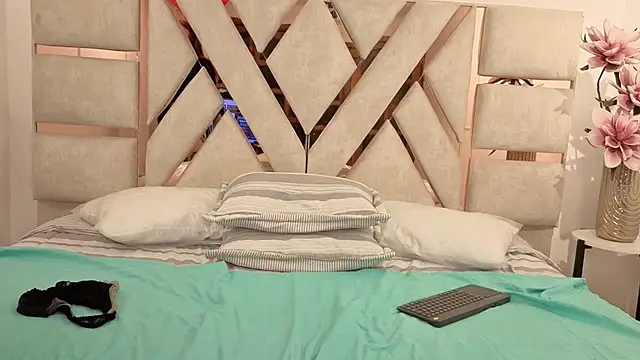 auravg live cam on StripChat