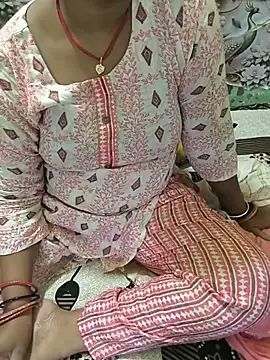 Desiparihot live cam on StripChat