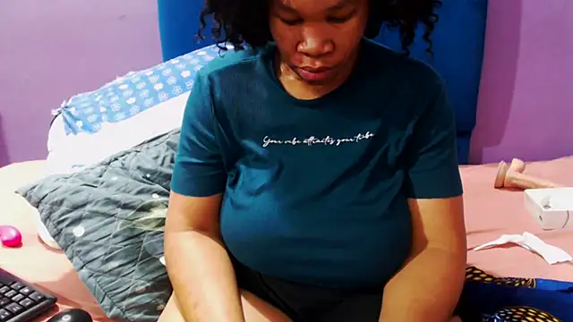 YELLOWBUSTYMELLONS live cam on StripChat
