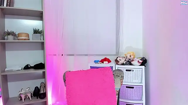 KimberlyJohnsoon live cam on StripChat