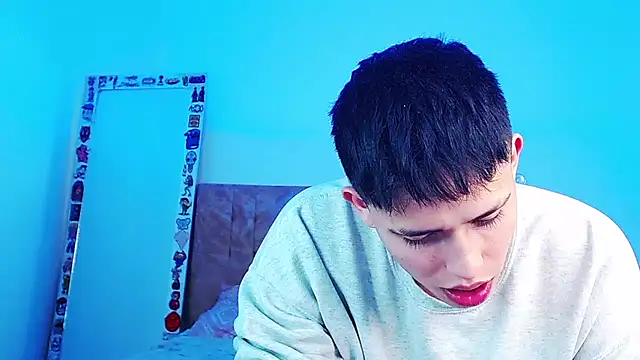 _justinmoon2 live cam on StripChat
