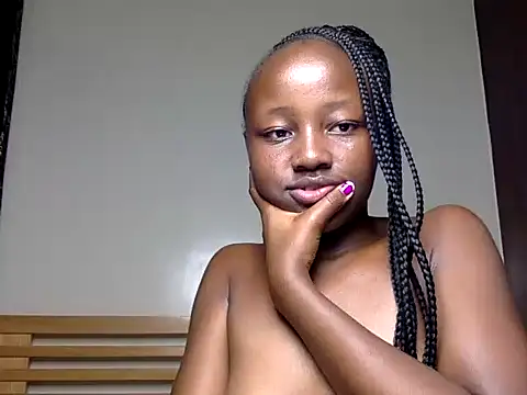 Petite_Nyla