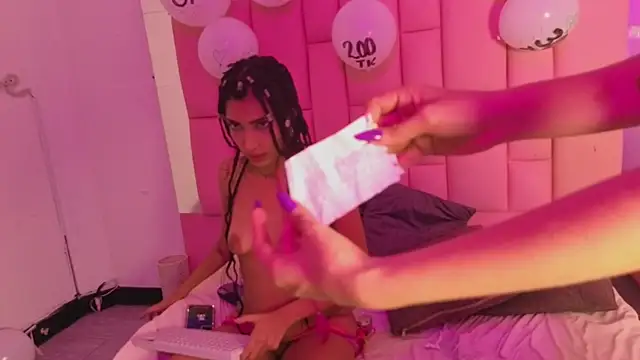 Charlotte_Bunny420 live sex cam