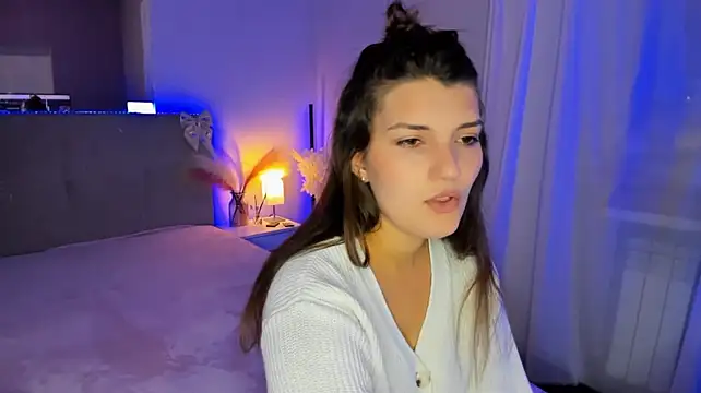 Laura_Leee