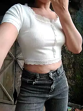 Tieuvy122 webcam stripchat model stream image