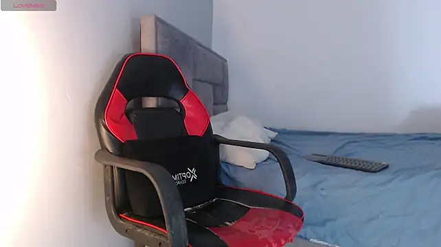adam_levis17