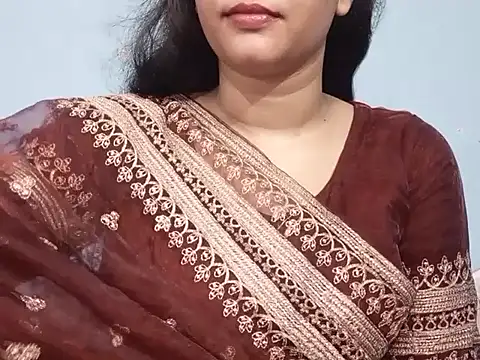 Adhiti_1 live cam on StripChat
