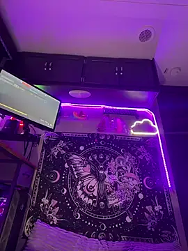 Lilactease live cam on StripChat