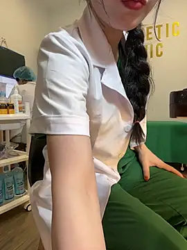 secretly_masturbating live cam on StripChat