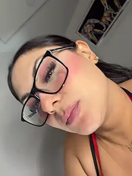 linatarens live cam on StripChat