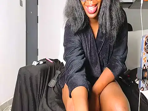 Assiologyyy live cam on StripChat