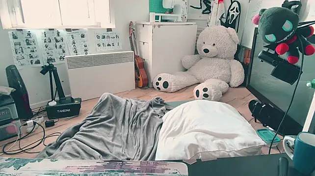 CeriseLapine live sex cam
